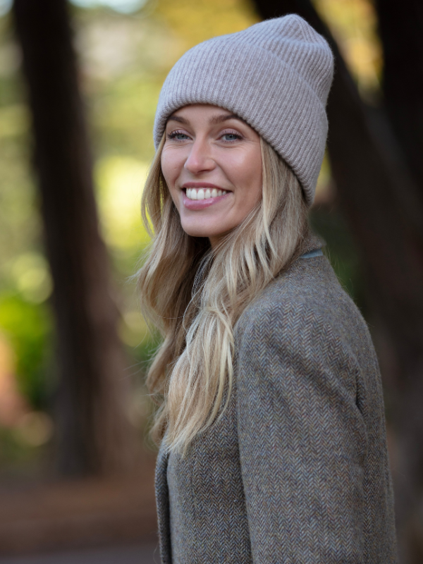 cashmere ribbed beanie - fawn