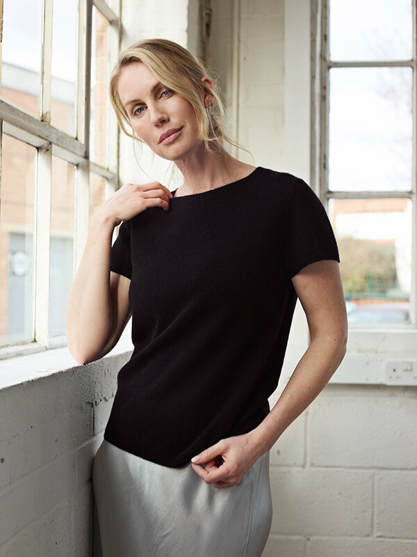 lillie cashmere tee - black