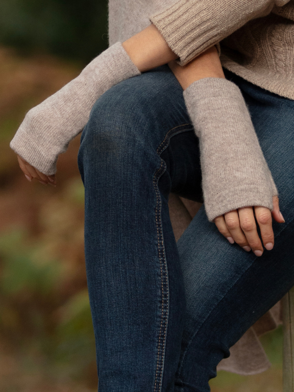 cashmere chunky wrist warmers - fawn