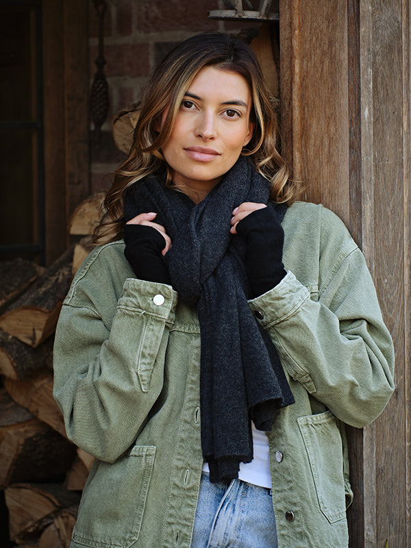 cashmere wrist warmers - black