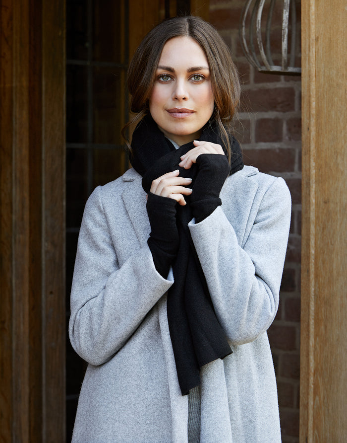 cashmere wrist warmers - black