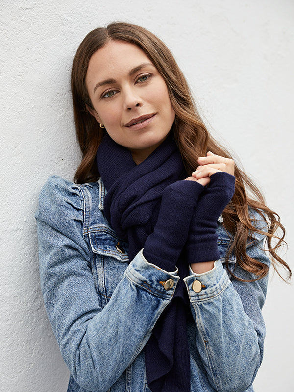 cashmere chunky wrist warmers - navy